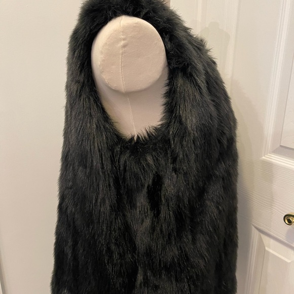 Mossimo Women's Faux Fur Black Vest Large Soft Sleeveless Lined Fall Winter - Picture 3 of 6